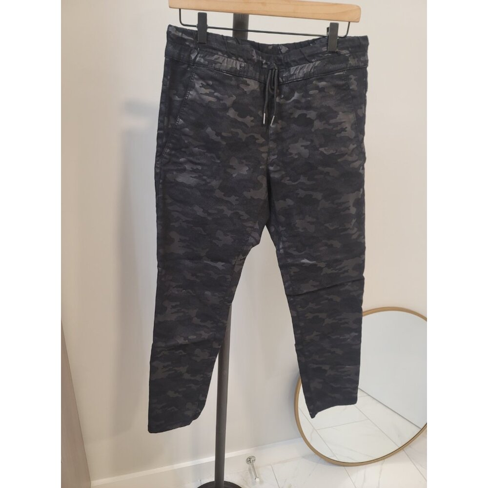 Bevy Flog Shely Camo Ankle Pants Size 30 Black Joggers Stretch